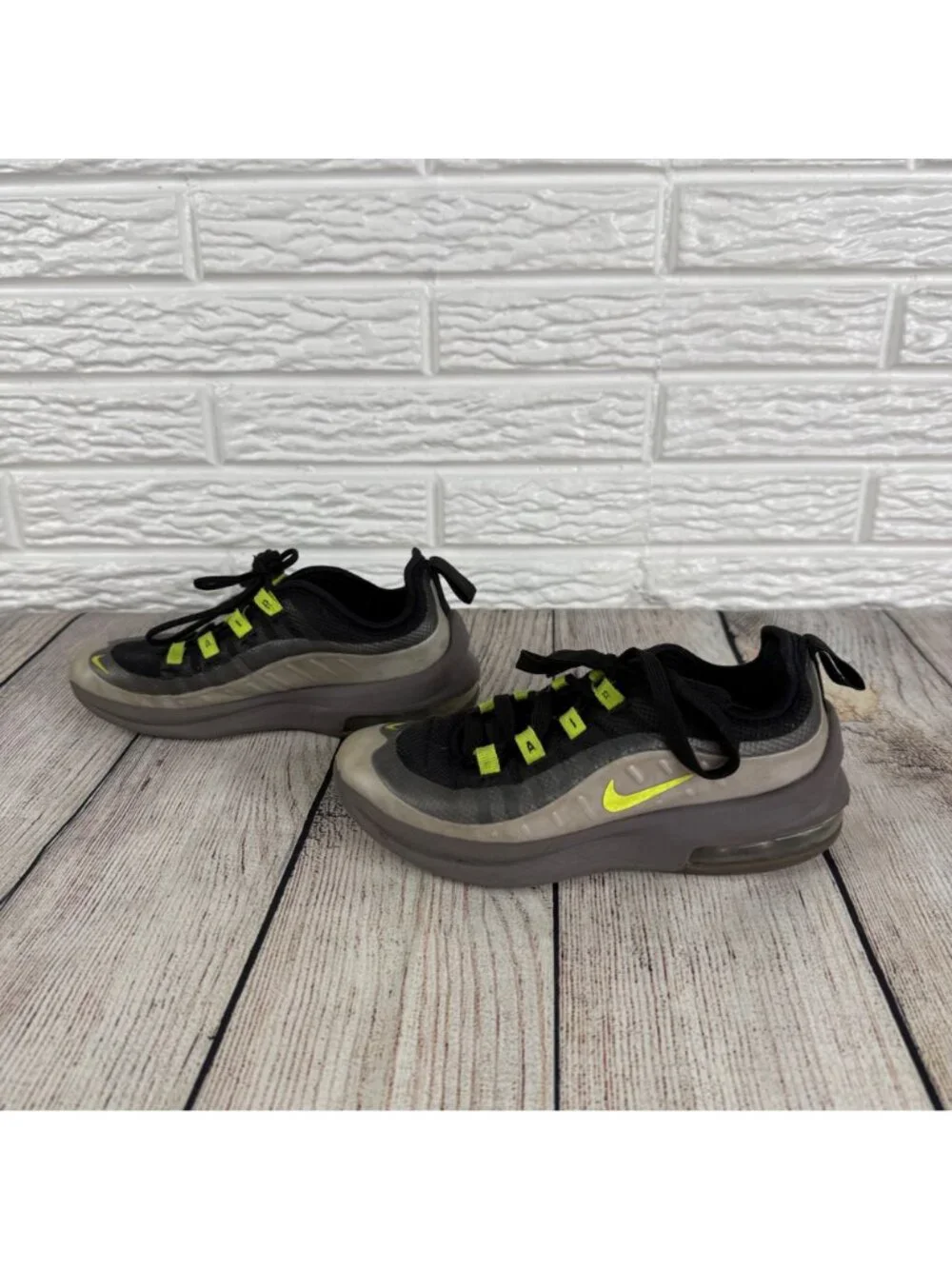 Nike Air Max Axis Boys Sneakers Youth Size 1Y